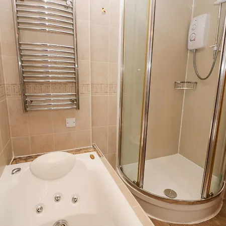 Taylor's * Κέσγουικ